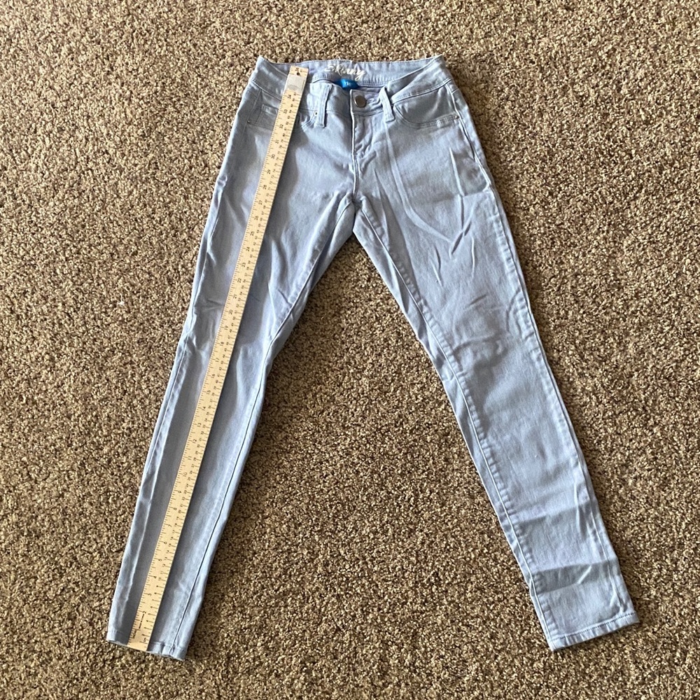 Junior’s Light Wash Skinny Jeans - Picture 3 of 12